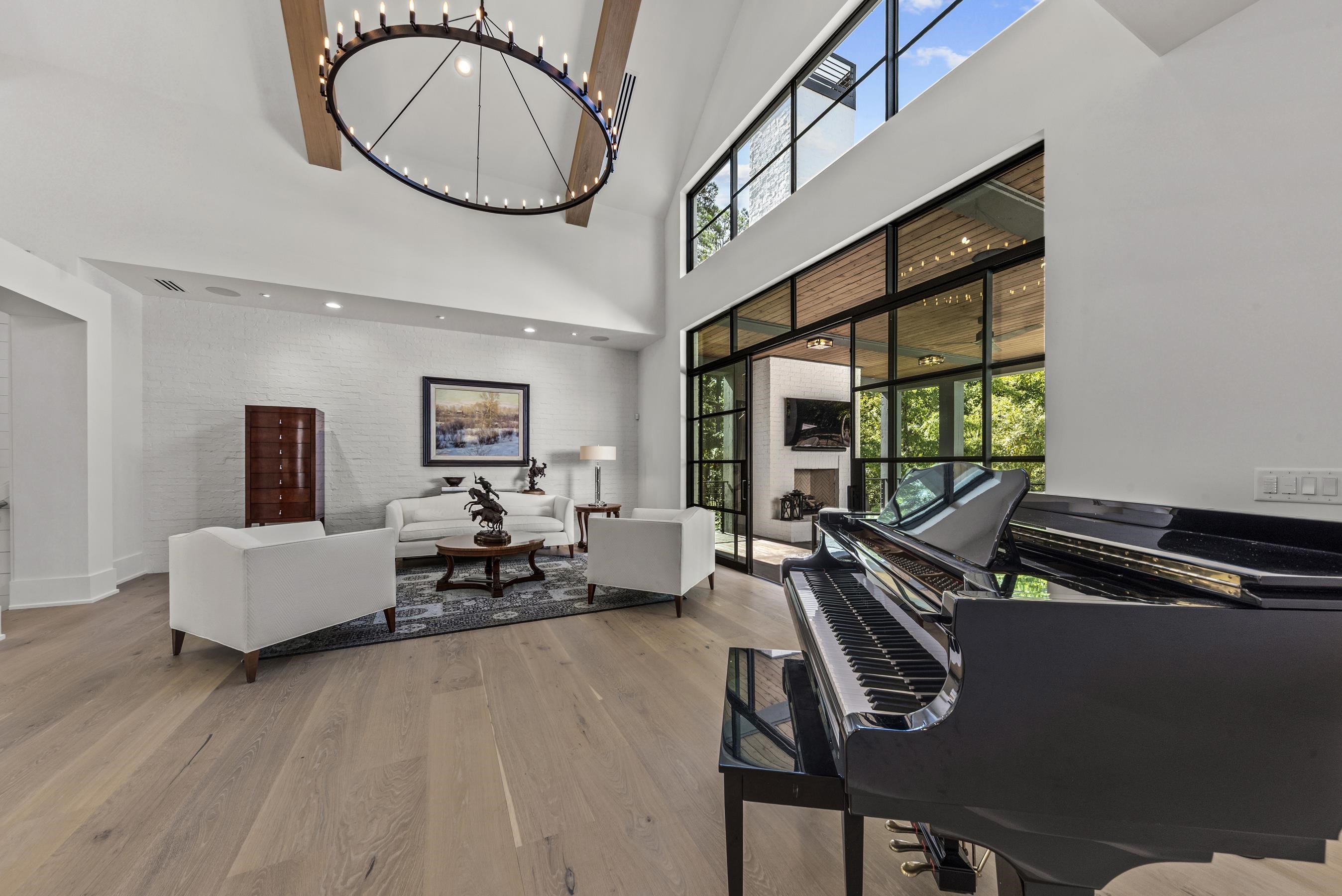 1021 NEARY RIDGE