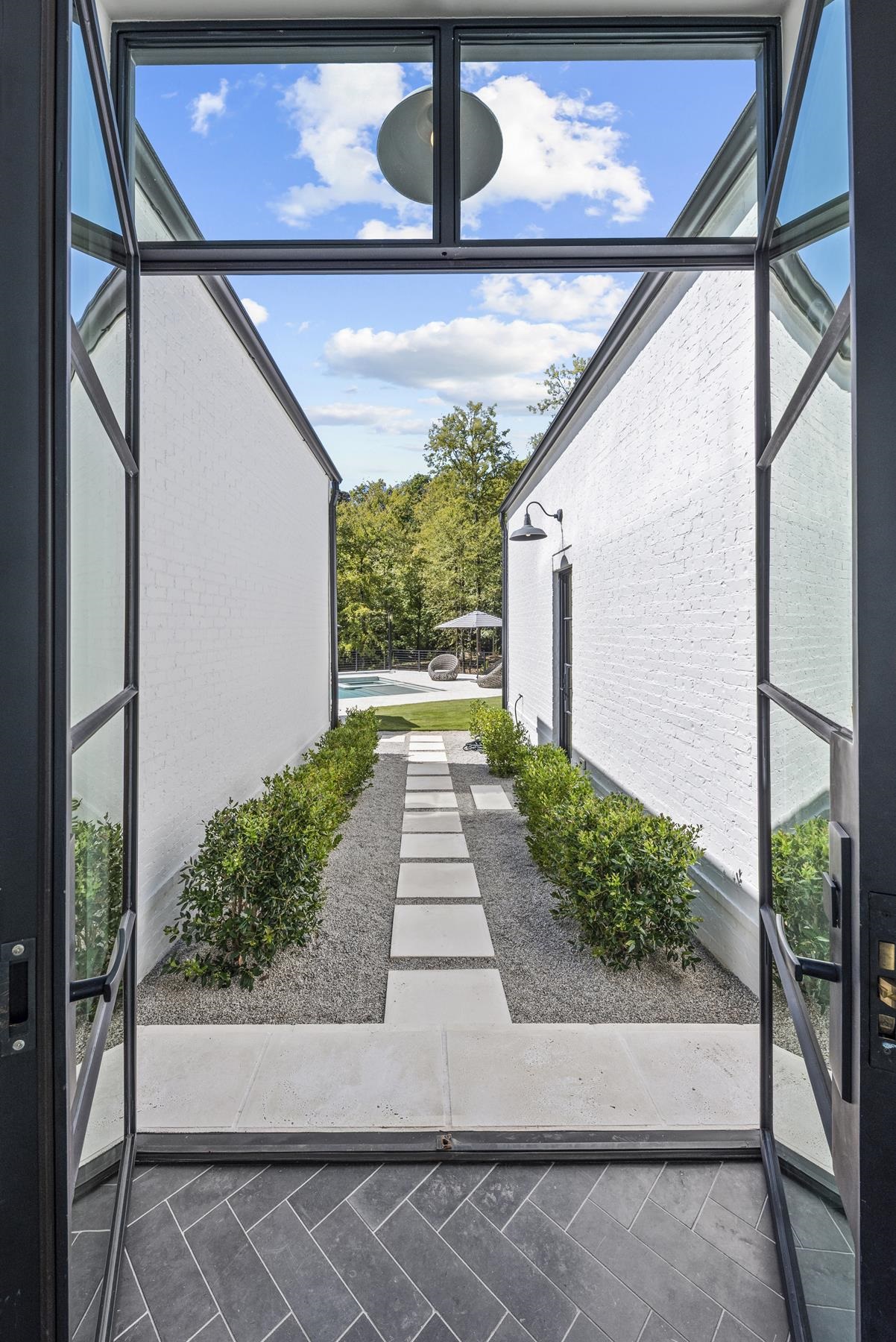 1021 NEARY RIDGE