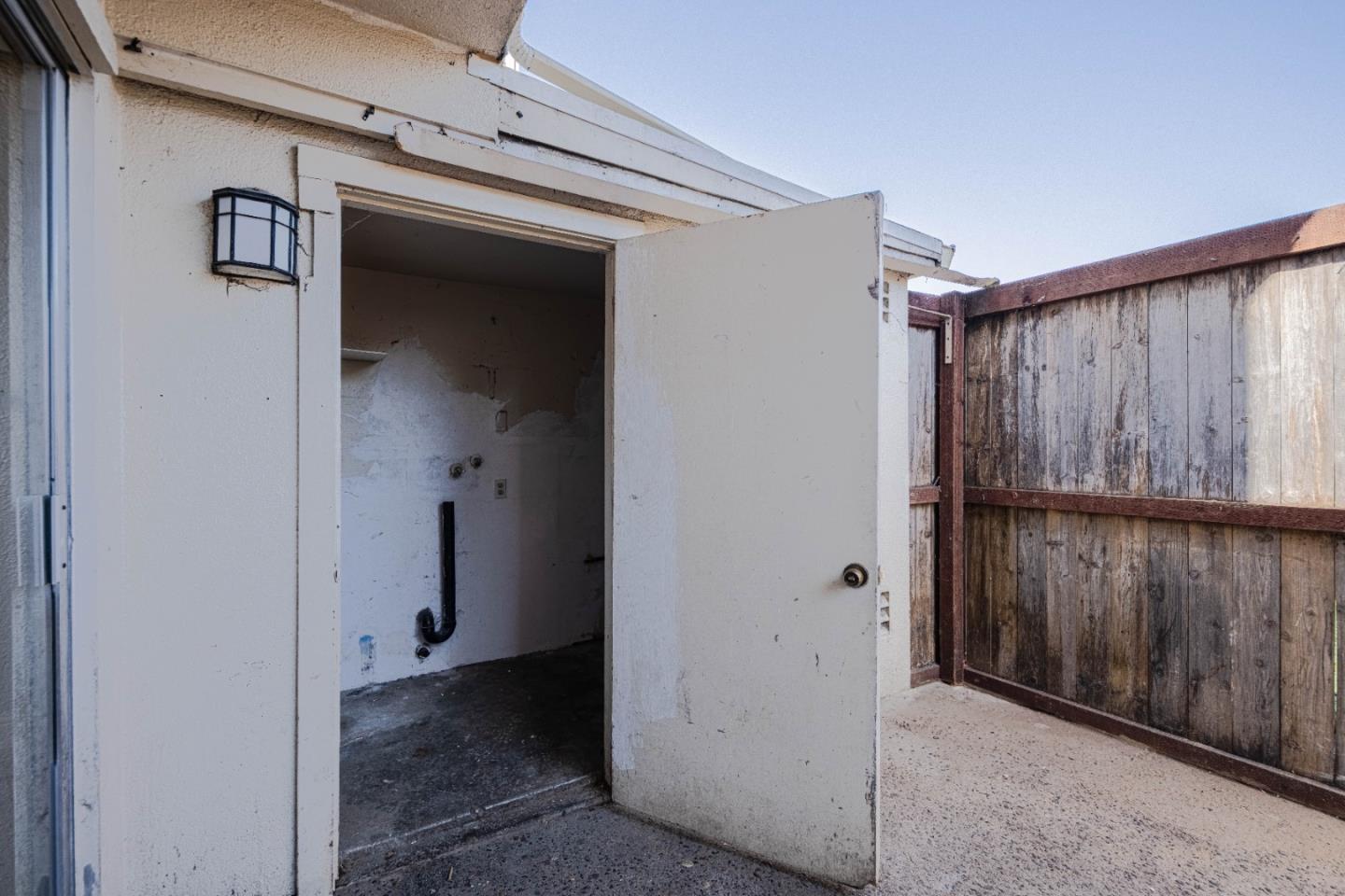 918 Acosta Plaza 61
