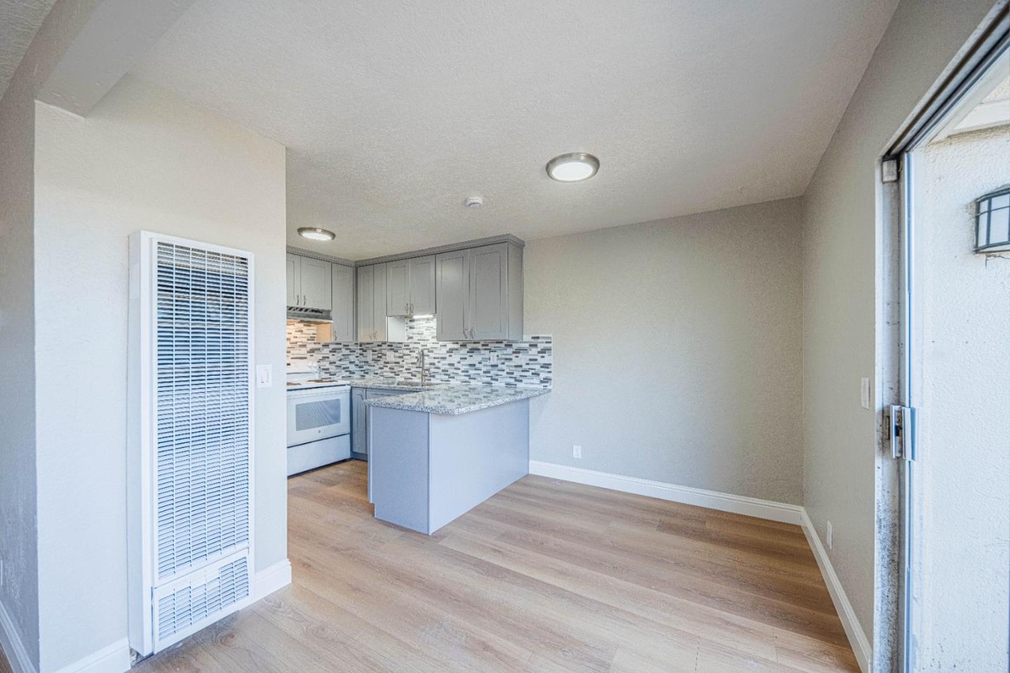 918 Acosta Plaza 61