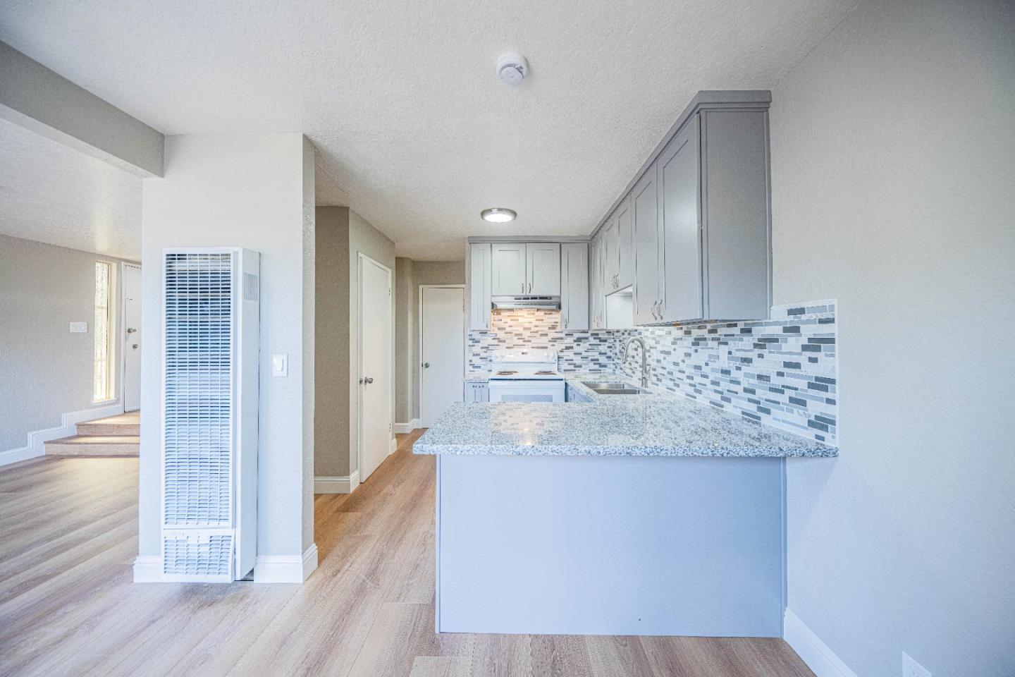 918 Acosta Plaza 61