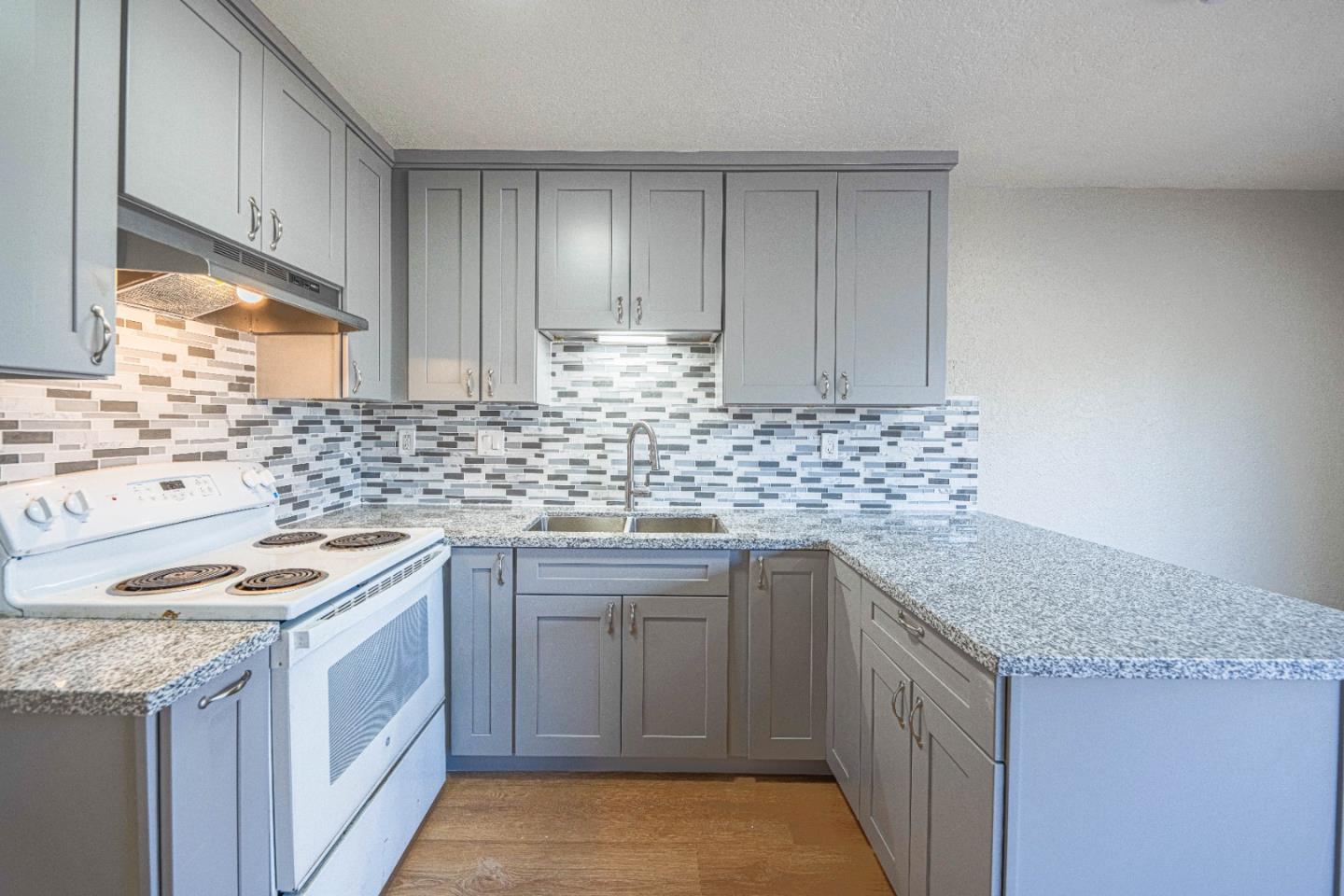 918 Acosta Plaza 61