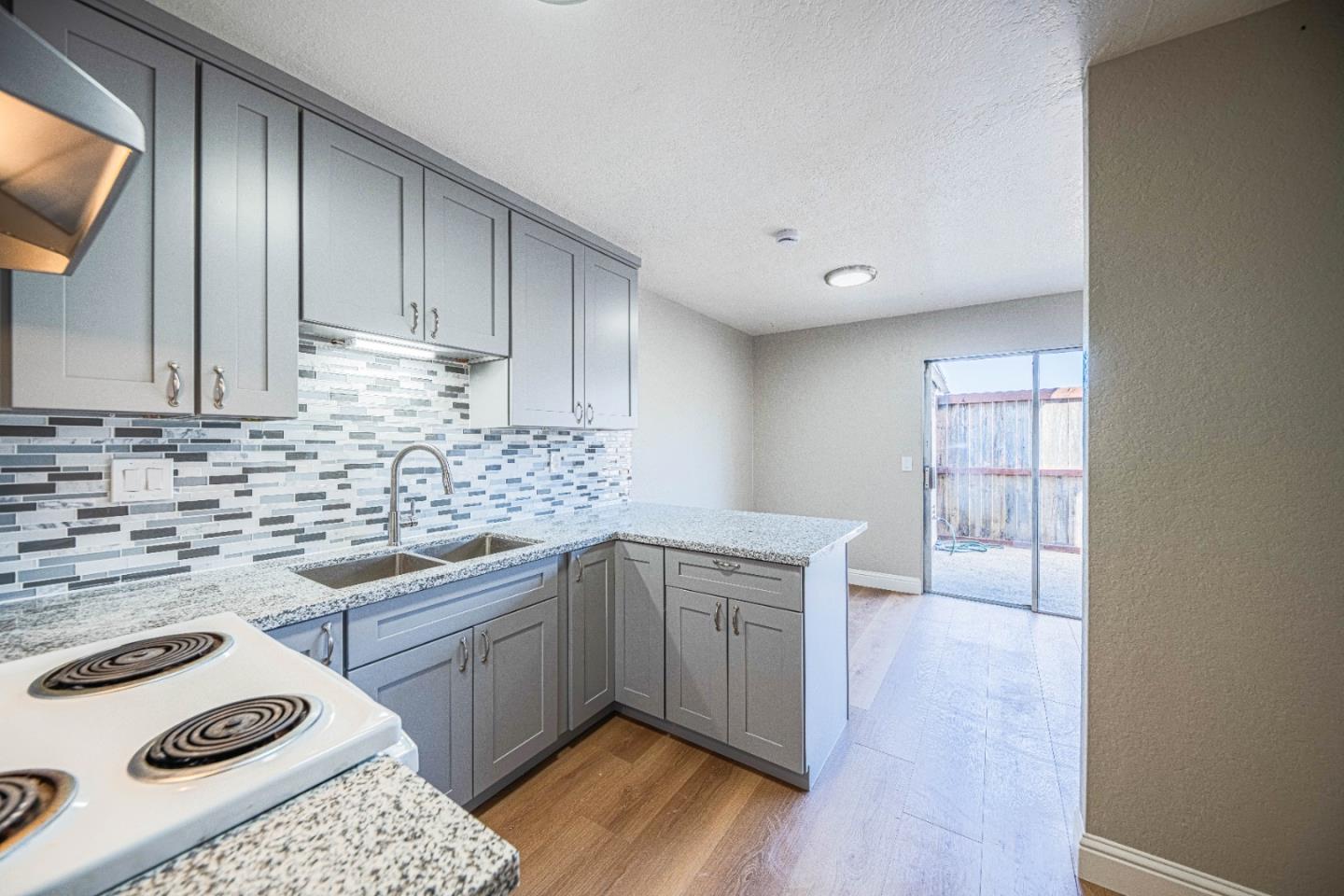 918 Acosta Plaza 61