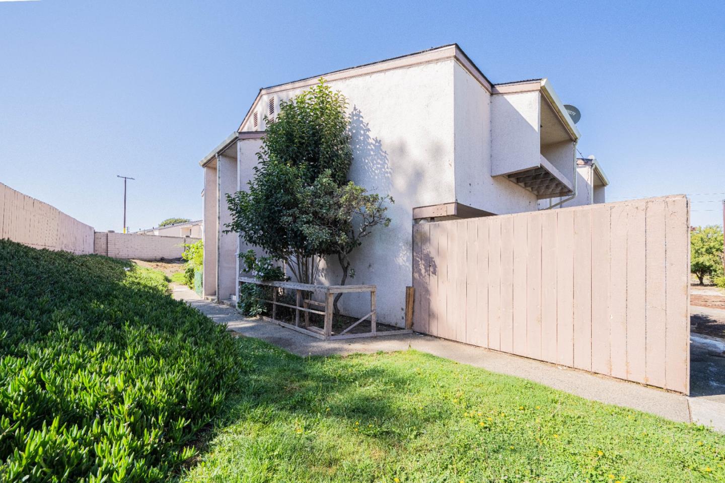 918 Acosta Plaza 61