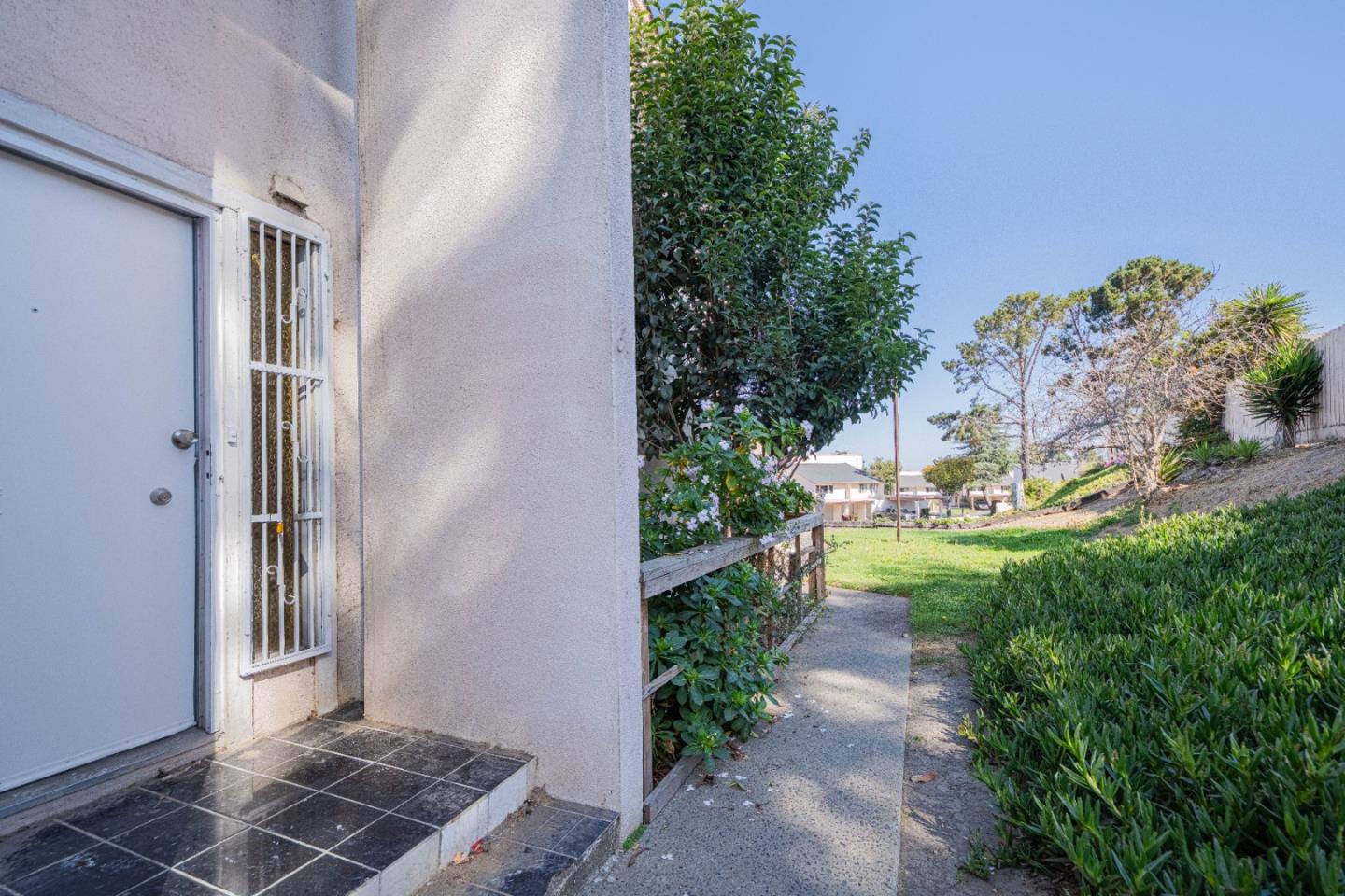 918 Acosta Plaza 61