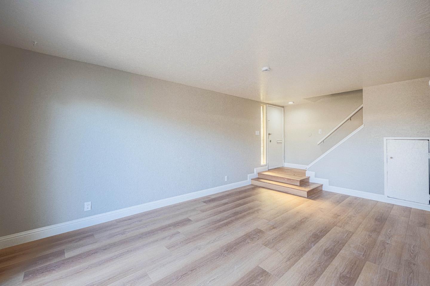 918 Acosta Plaza 61