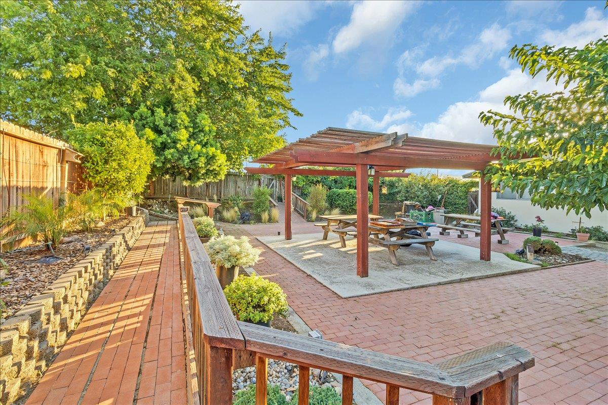 791 El Camino Paraiso