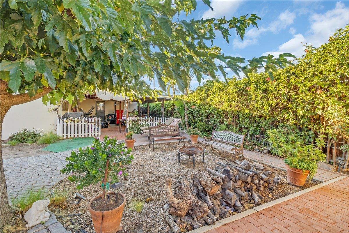 791 El Camino Paraiso