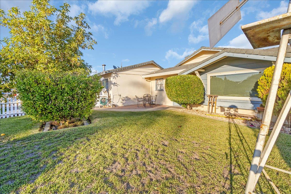 791 El Camino Paraiso