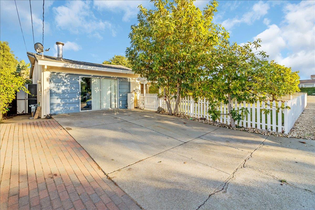 791 El Camino Paraiso