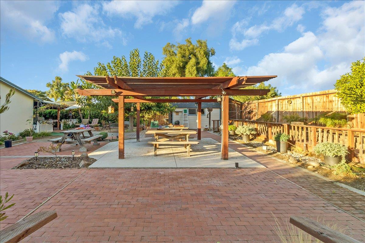 791 El Camino Paraiso