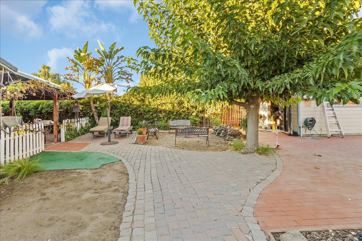 791 El Camino Paraiso