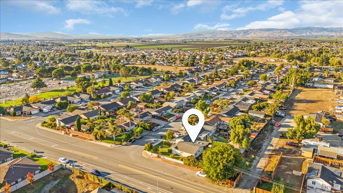 791 El Camino Paraiso