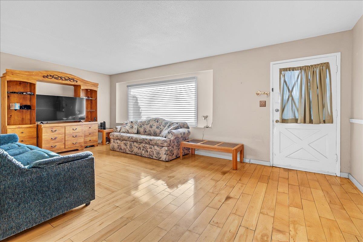 791 El Camino Paraiso