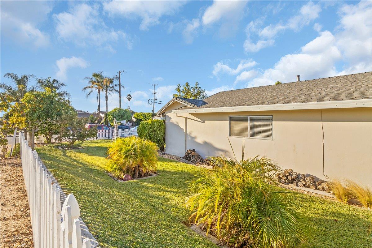 791 El Camino Paraiso