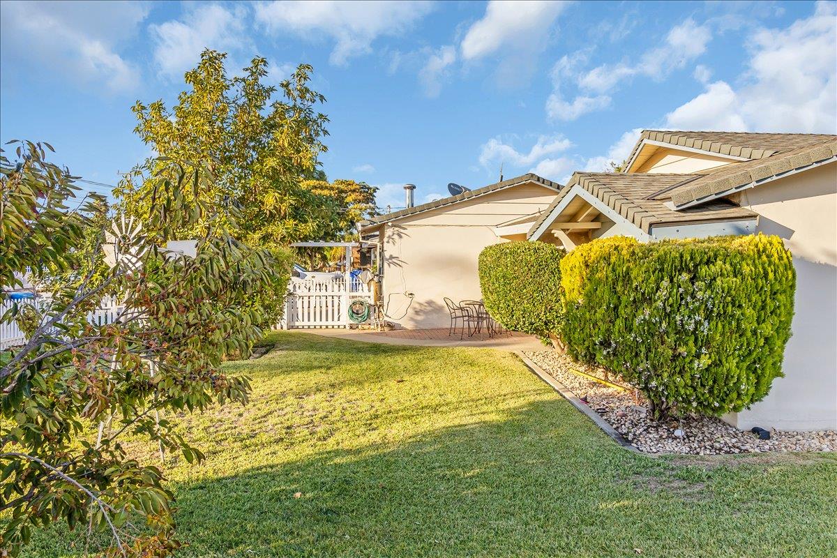 791 El Camino Paraiso