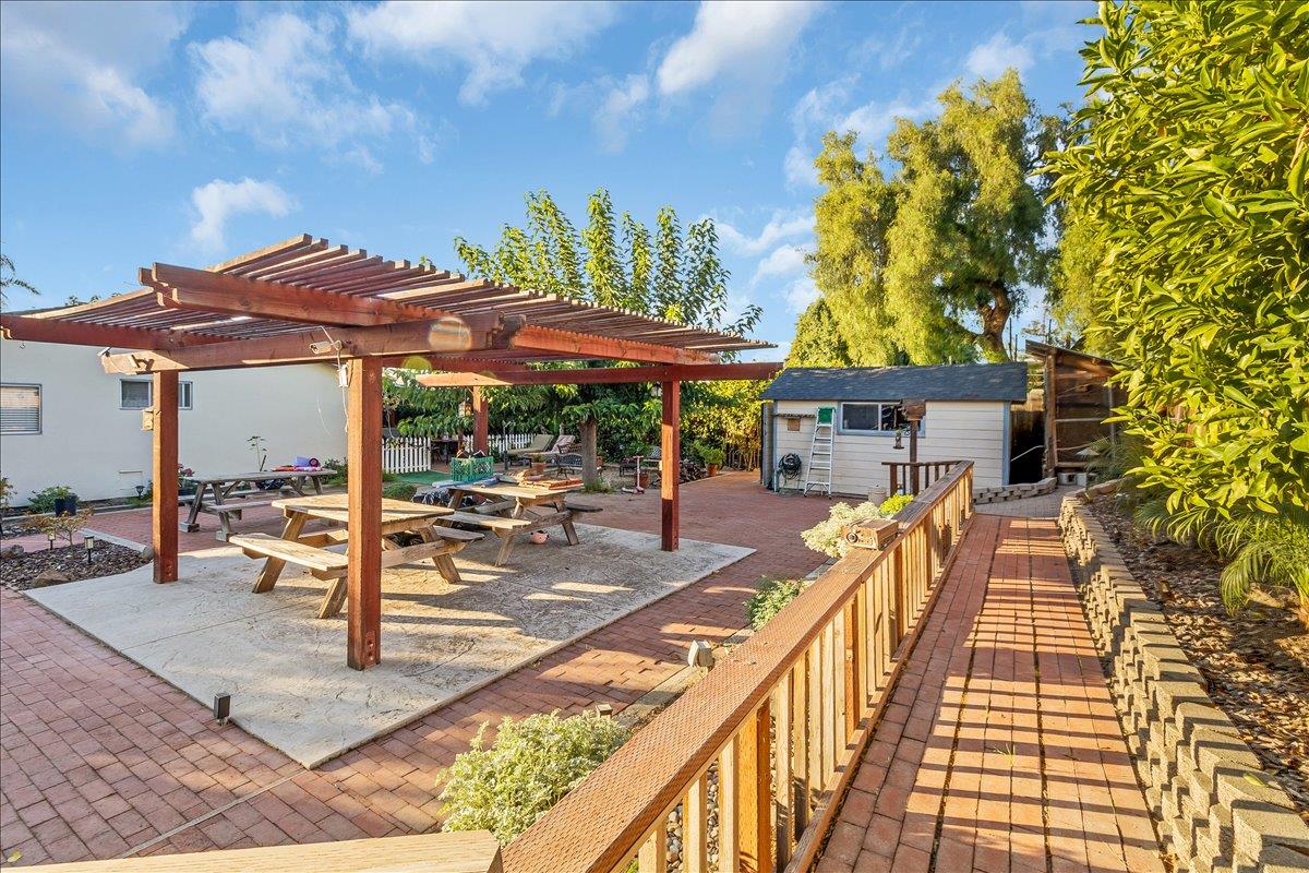 791 El Camino Paraiso