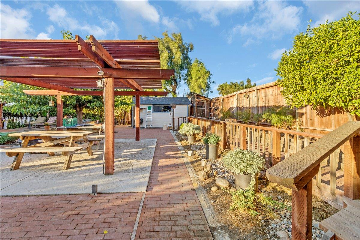 791 El Camino Paraiso