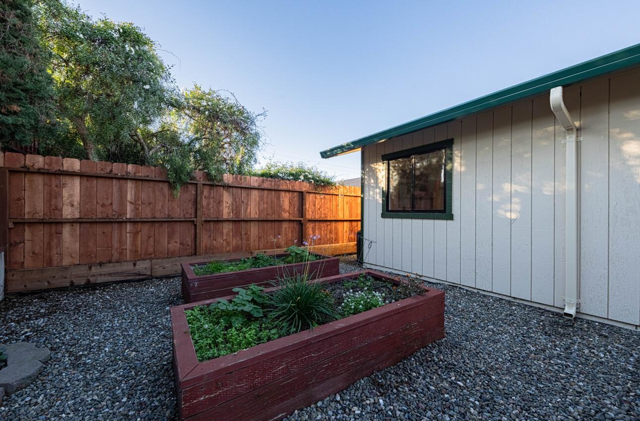 1524 Elm Avenue