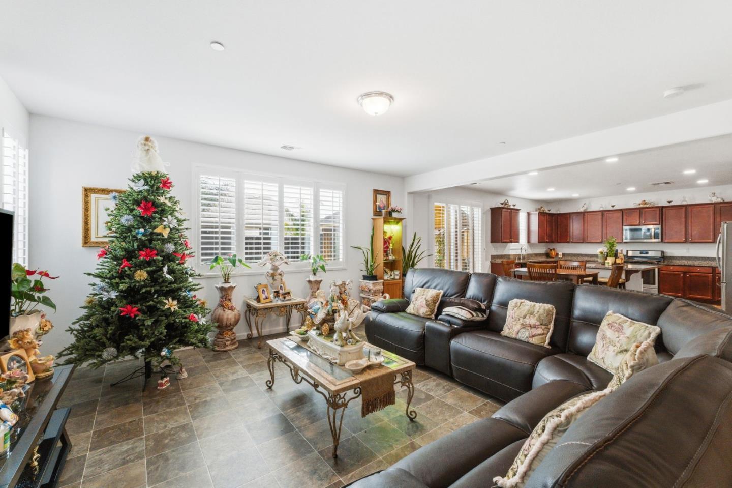 6349 West Acacia Avenue