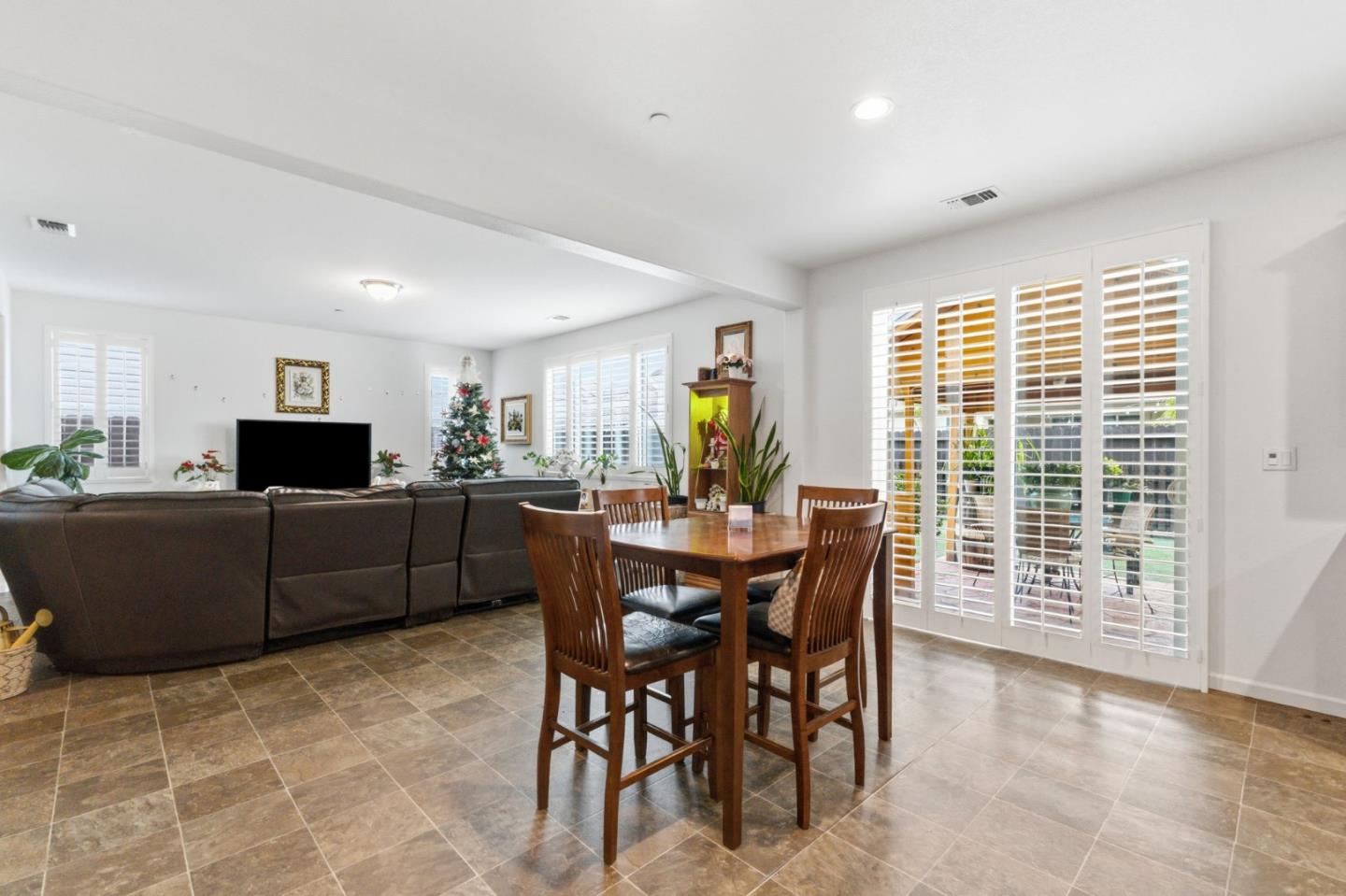 6349 West Acacia Avenue