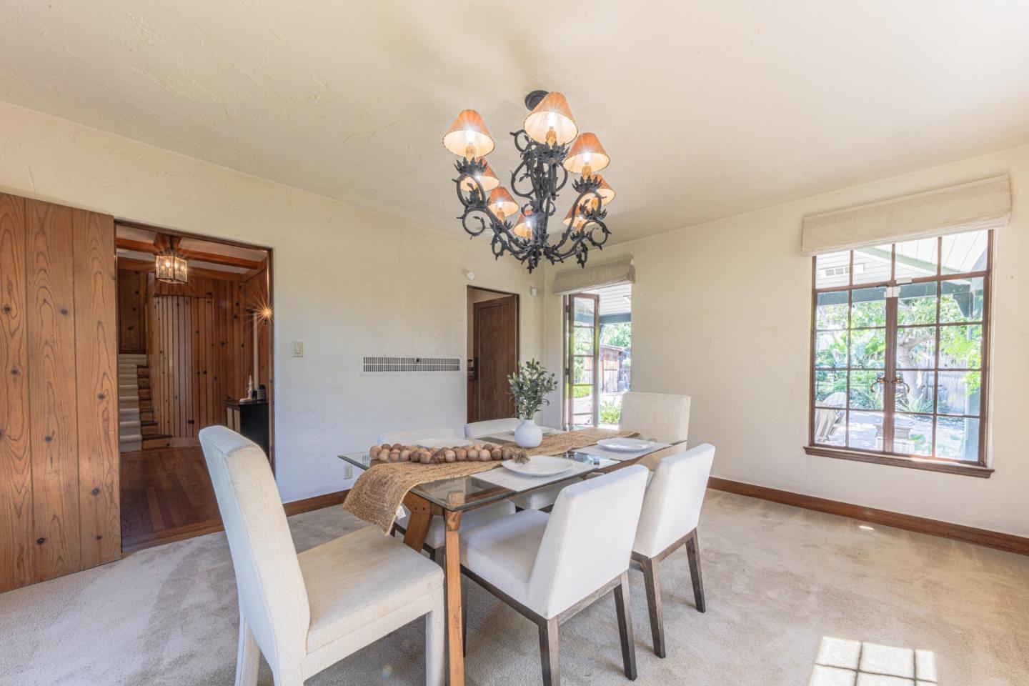 11 Los Laureles Avenue