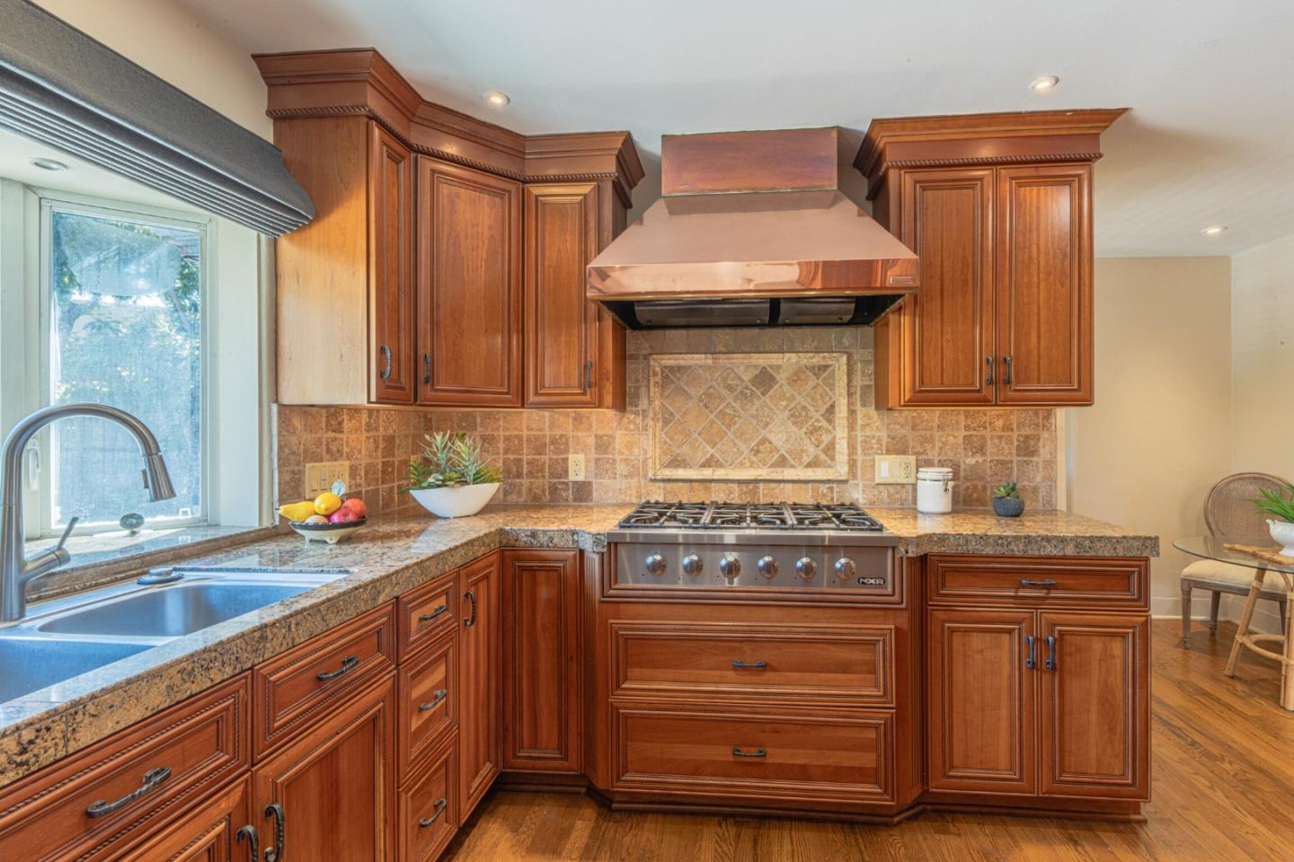 11 Los Laureles Avenue