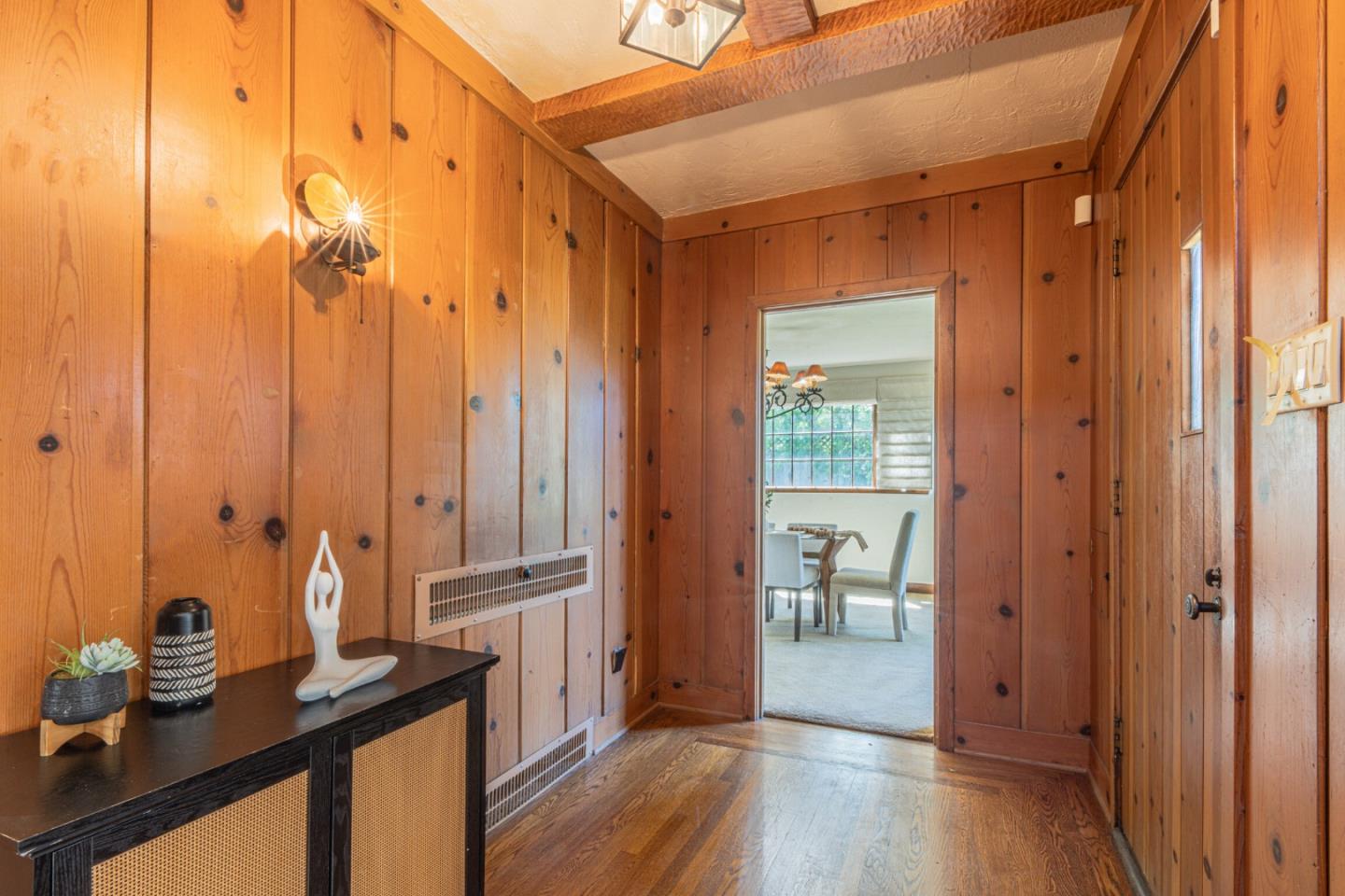 11 Los Laureles Avenue