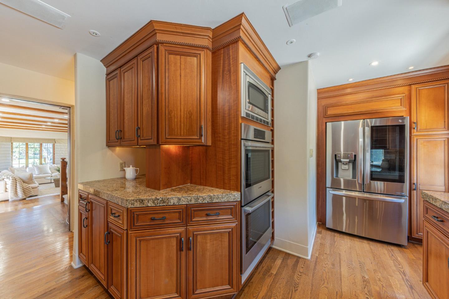 11 Los Laureles Avenue