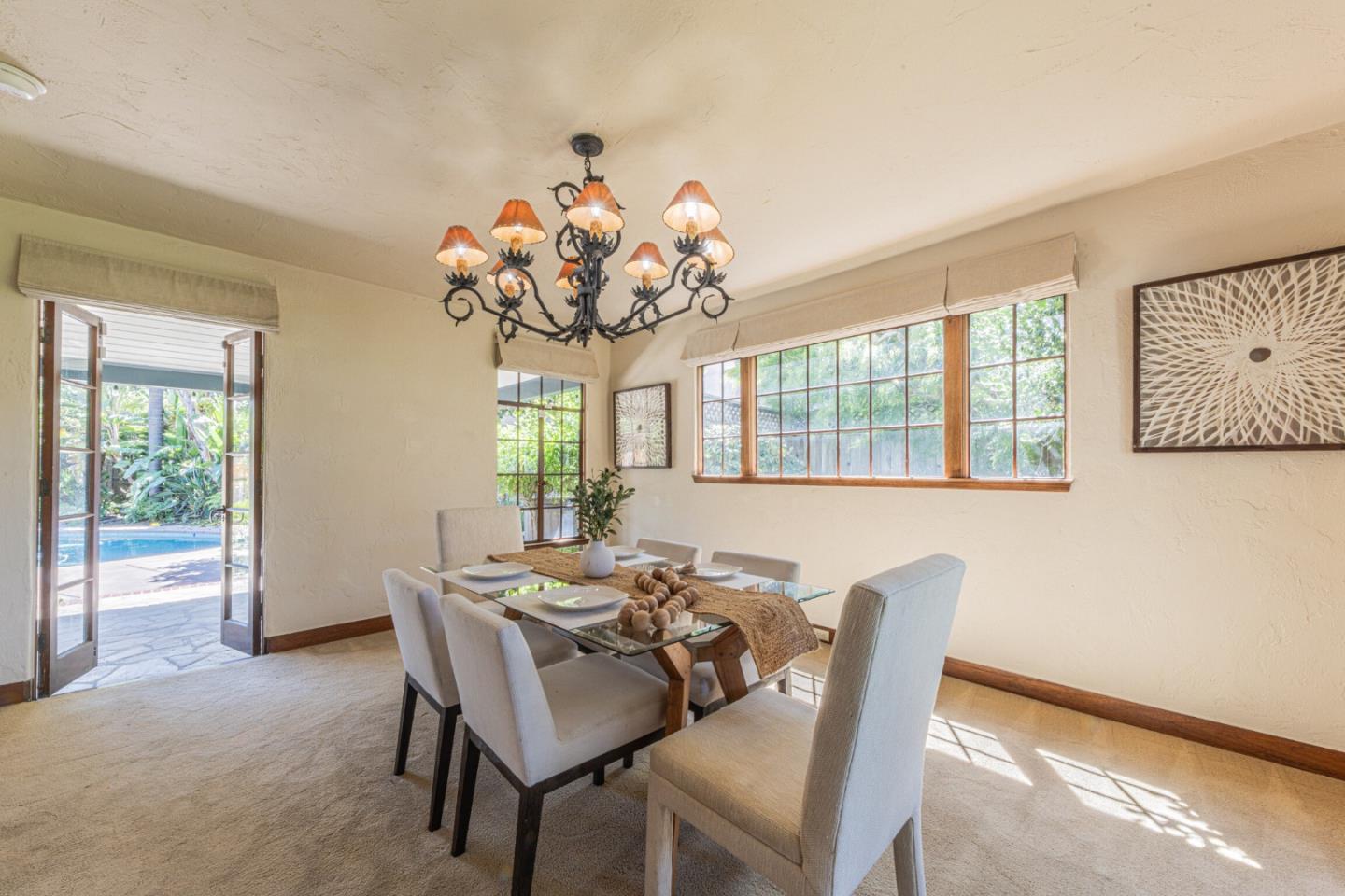 11 Los Laureles Avenue