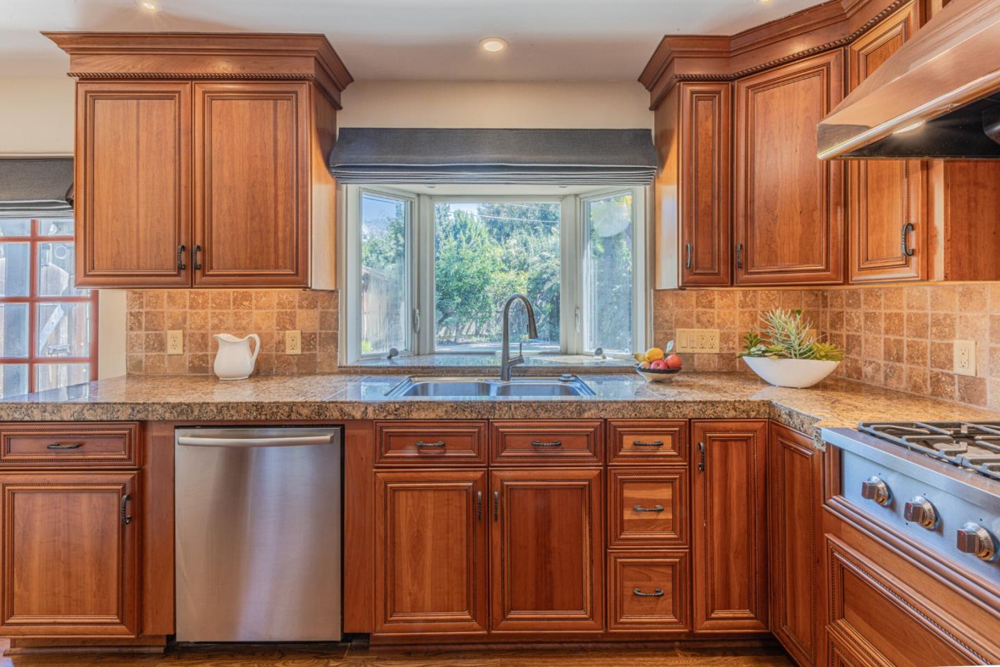 11 Los Laureles Avenue