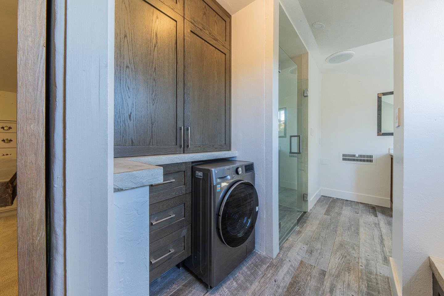 11 Los Laureles Avenue