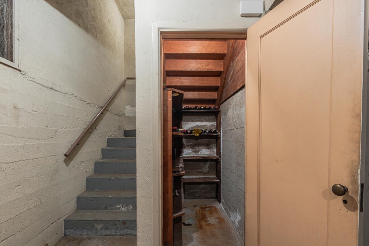 11 Los Laureles Avenue