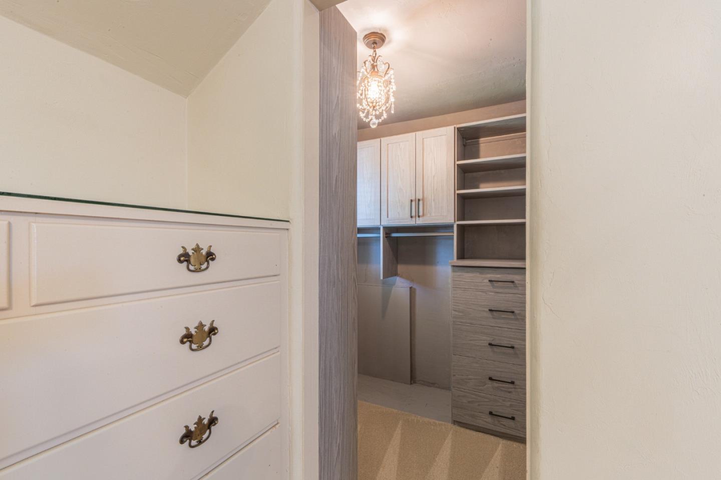 11 Los Laureles Avenue