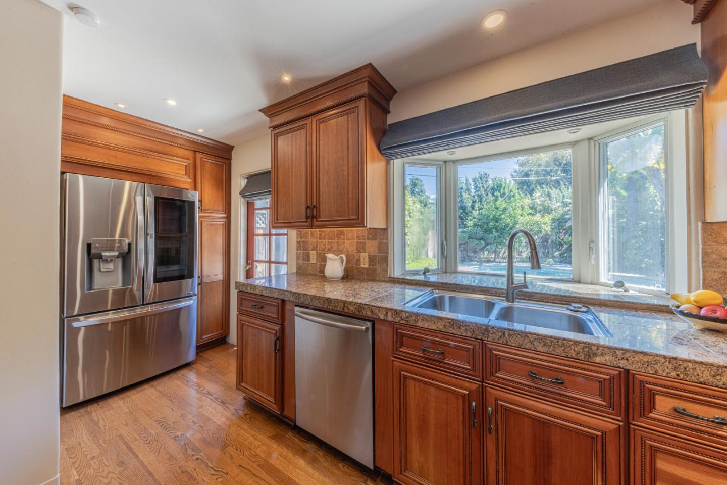 11 Los Laureles Avenue