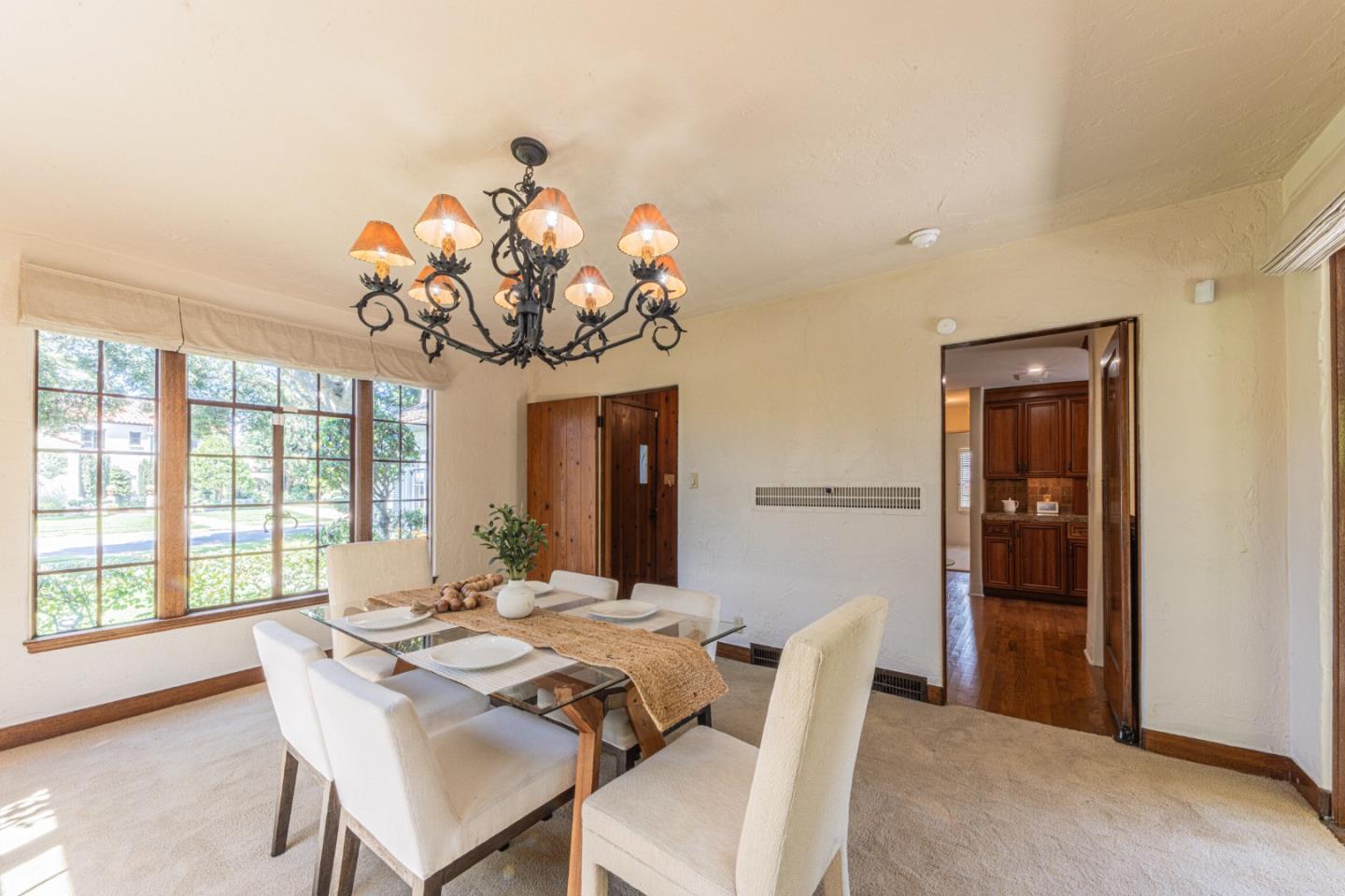 11 Los Laureles Avenue