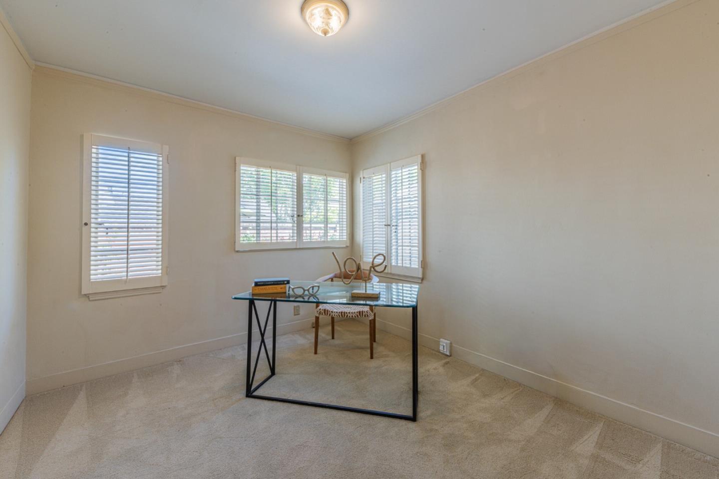 11 Los Laureles Avenue