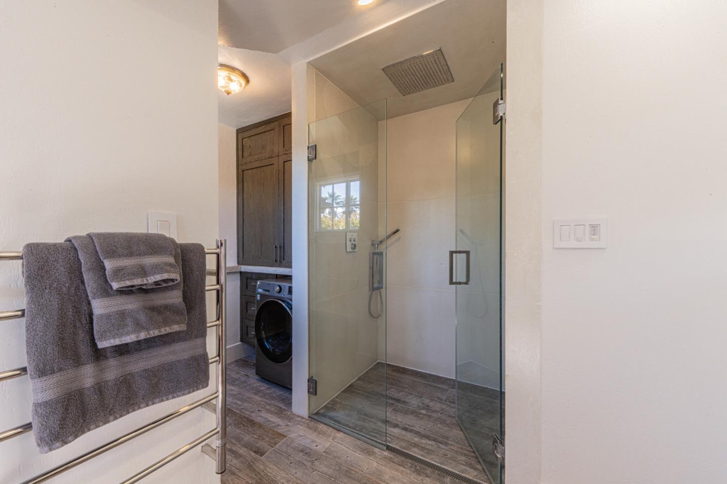 11 Los Laureles Avenue