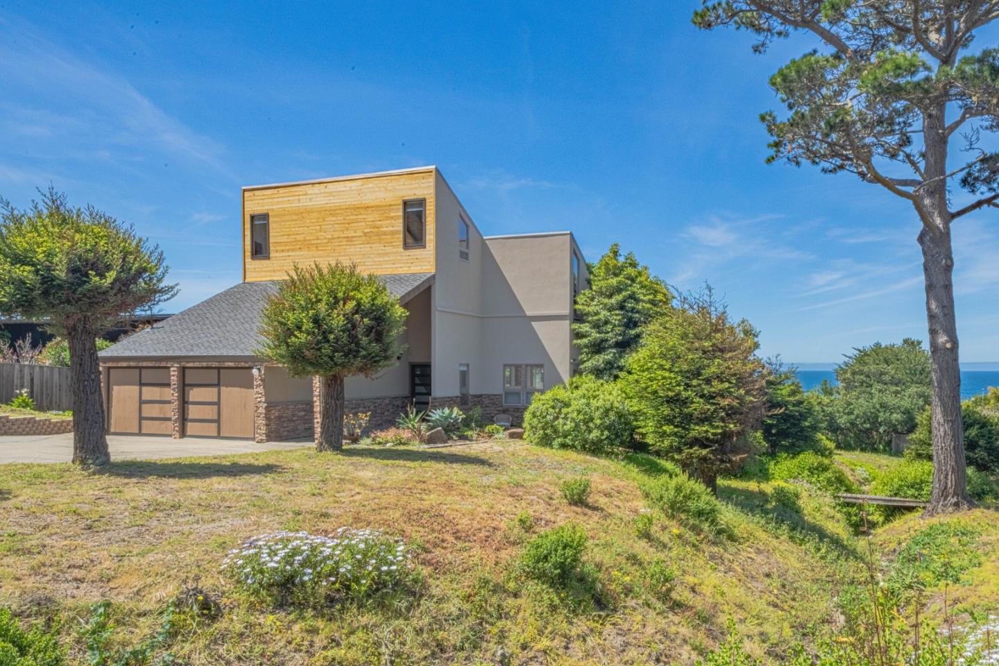 11 Yankee Point Drive