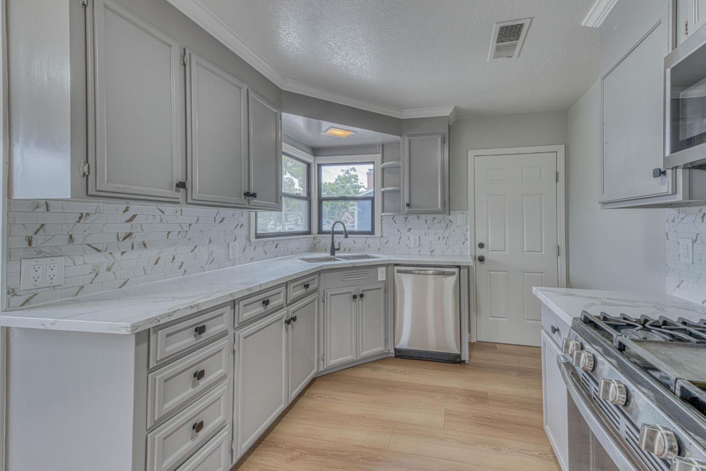 216 Toyon Avenue