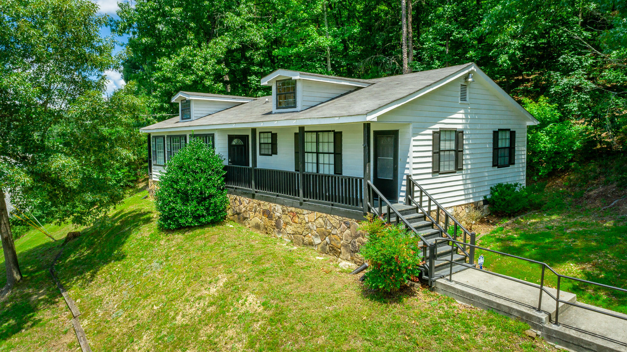 1360 Highland Road