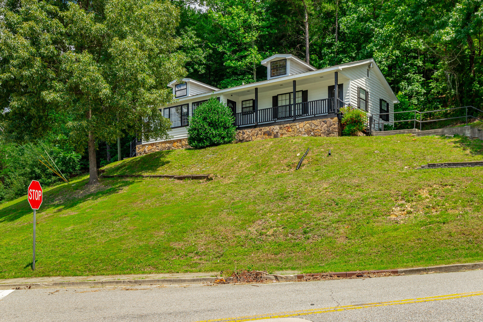 1360 Highland Road