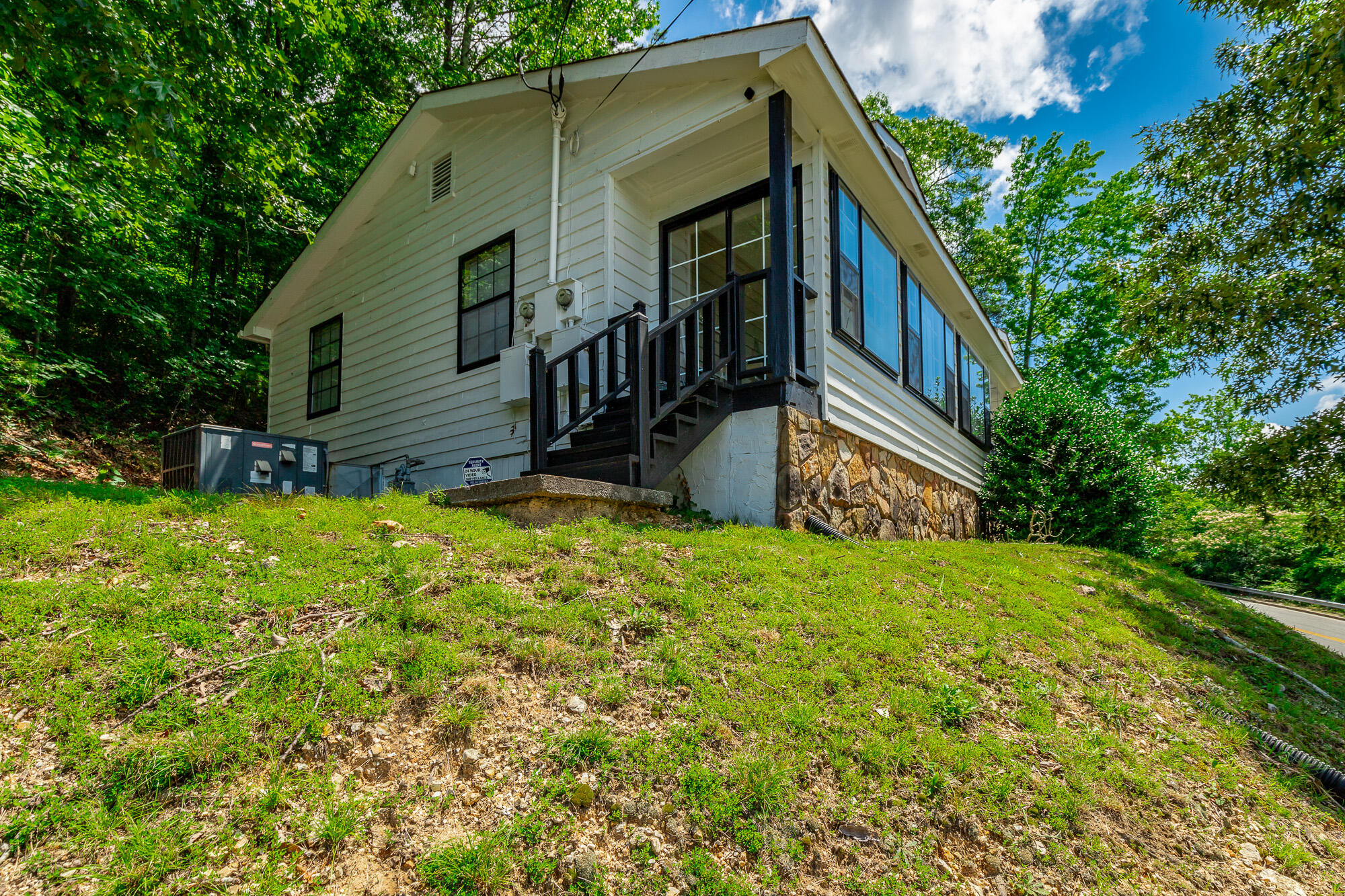 1360 Highland Road