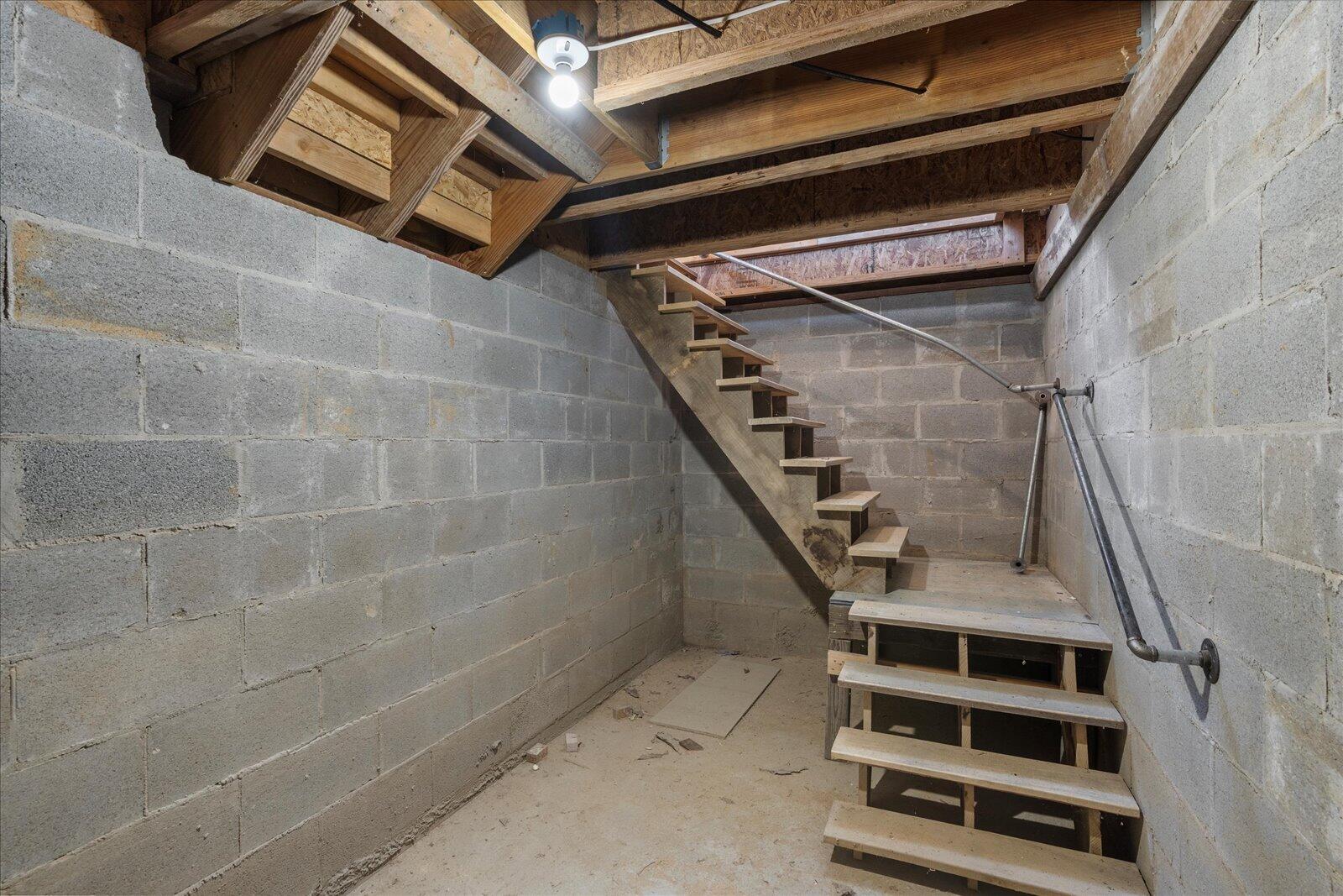 13318 Birchwood Pike