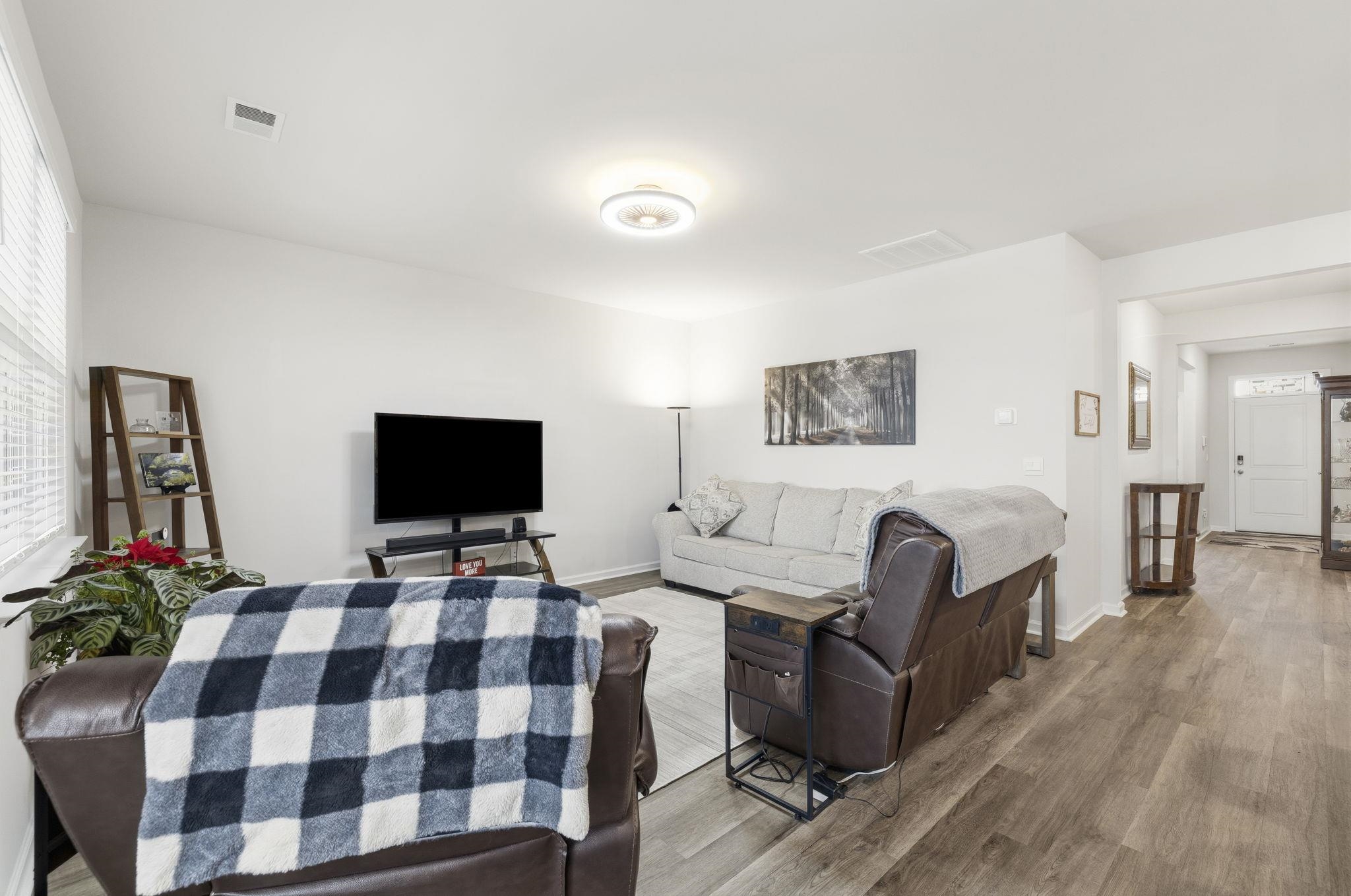 1096 Flintshire Dr.