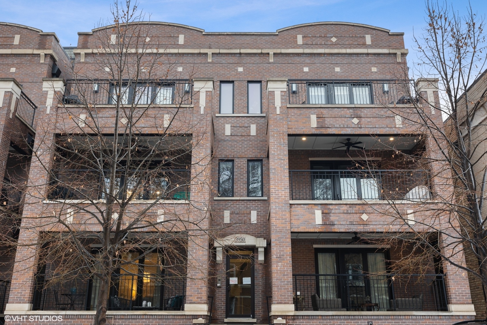 3950 N Hoyne Avenue Unit: 1S