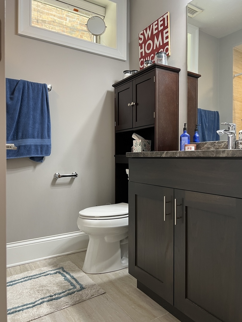 1213 W Newport Avenue Unit: 1