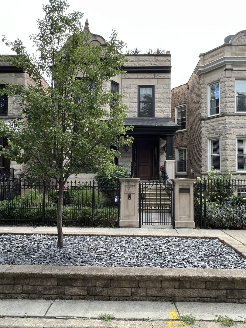 1213 W Newport Avenue Unit: 1