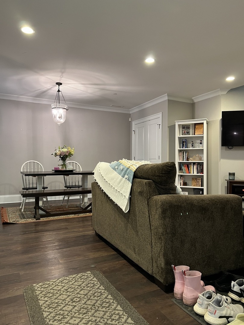 1213 W Newport Avenue Unit: 1