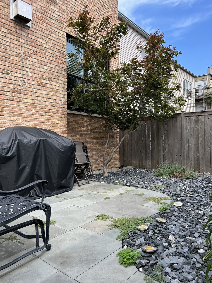 1213 W Newport Avenue Unit: 1